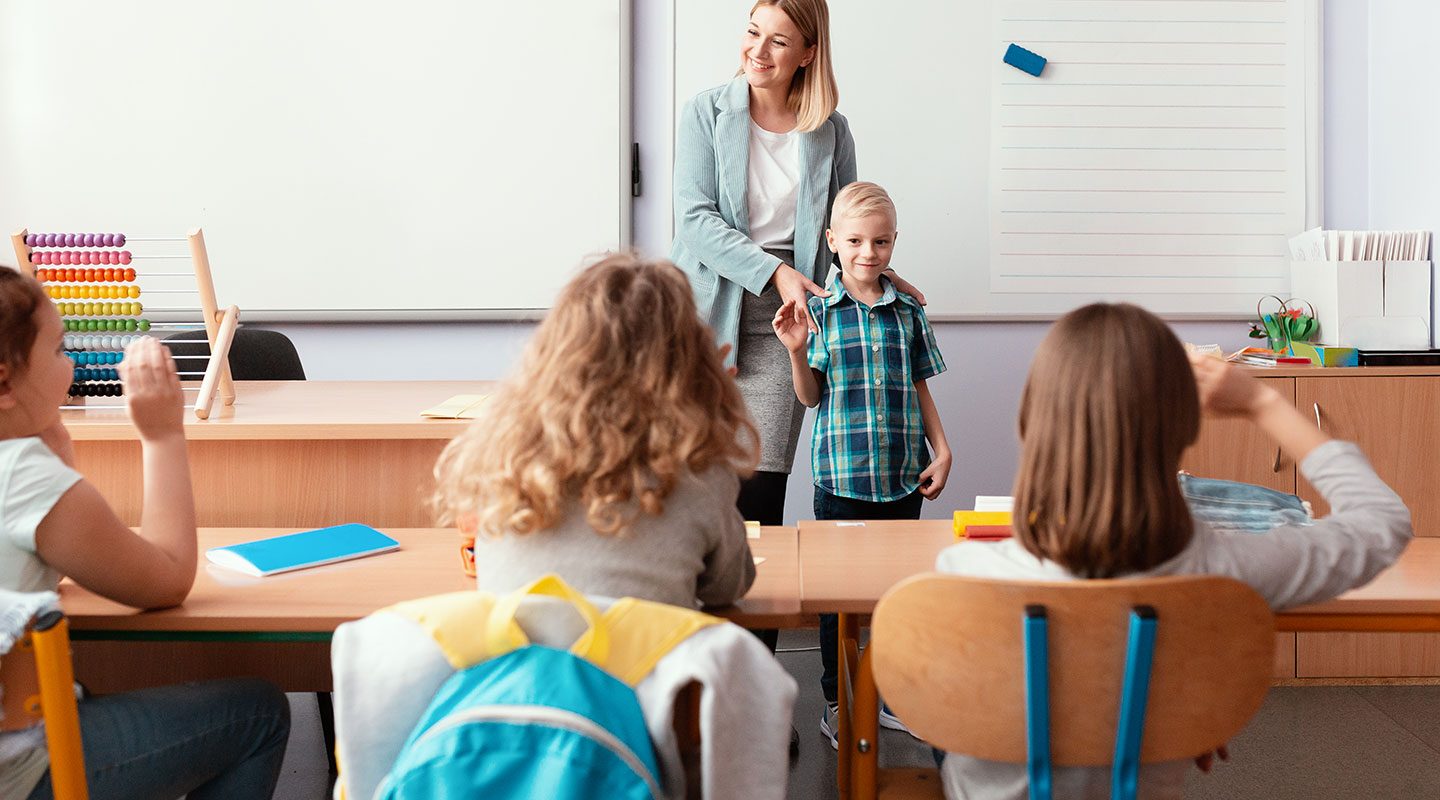 Kakšna je učiteljeva loga v šolanju otroka?