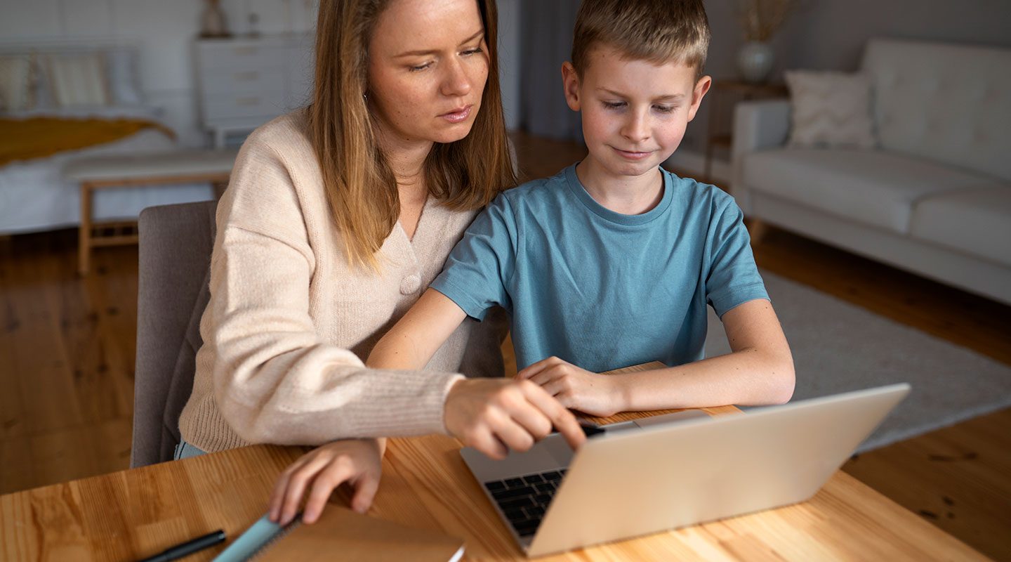 Kako lahko starši podprejo otroka pri uporabi medijev in tehnologij?